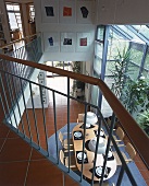Offene Treppen-Galerie mit Blick auf den Eßplatz