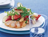 Salat mit gebratenem Huhn,Spargel, Rucola,Erdbeeren