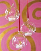 drei mundgeblasene Teelichthalter aus Glas zum Aufhängen