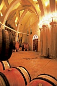Weinkeller im " Château Romanin ", W einfaesser