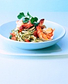 Bavette with shrimp and pesto in bowl