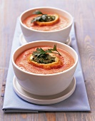 Tomatensuppe mit Kräuter- Croûtons 