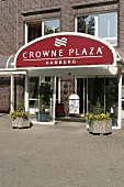 Hotel Crowne Plaza in Hamburg Eingang außen
