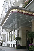 Fairmont Vier Jahreszeiten-Hotel-Hamburg Gebaeudefassade Gebäudefassade