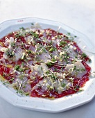 Rindfleischcarpaccio mit Parmesan und Kresse