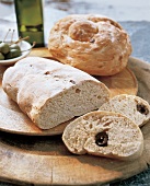 Ciabatta, italienisches Weißbrot mit Oliven