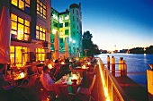 Bar "No 52" in Kreuzberg an der Spree, Berlin, außen, aussen