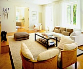 Großes Wohnzimmer, Sitzgruppe, hell, naturfarben, beige