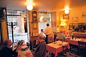Bouchon Chez Georges, innen, Gäste, in Layon in Frankreich