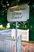 Pomerol im Bordelais, Vieux Château Certan Pomerol, Tor, Eingang, Schild