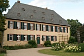 Baron zu Knyphausen Weingut mit Weinverkauf Gästehaus