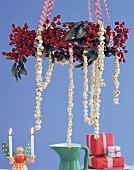 Weihnachtlich gedeckter Tisch, Deko Weihnachtsdekoration, Girlande