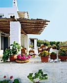 Terrasse eines Wohnhauses auf der Kykladen Insel Antiparos, aussen