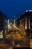 Unter den Linden, Ecke Friedrichstra ße am Abend