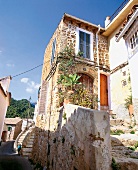 Haus auf Mallorca in Spanien, außen, Sommer, Bergdorf, Dorf nahe Palma