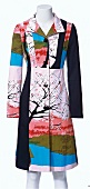 Mantel bedruckt mit japanischen Kirschblüten, Studio, innen