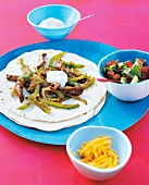 Fajitas mit Rindfleisch und Salsa