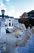 Eine Putte im Burggarten am Opernring in Wien
