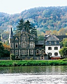 Wehlen an der Mosel: Landsitz des Weinguts Joh. Jos. Prüm