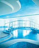 Swimmingpool mit Brücke - Wellness im Kurhaus Binz, Rügen