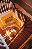 Marlfield House: das Treppenhaus mit Blick von oben ins Erdgeschoß
