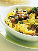 Spaghetti mit Kapern und Oliven 