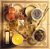 Natur Kosmetikprodukte: Körperöl, Tee, Parfüm, Balsam, Räucherstäbchen