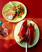 Paprika mit Shrimps-Füllung, Peperoni-Papaya-Salsa dazu Lengfisch