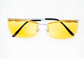 Sonnenbrille mit gelben Gläsern von Toni Gard.