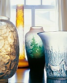 Vasen im Jugendstil v. Emile Gallée + René Lalique, verschiedene Farben