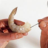 Shrimps - Hummer, Step 4 - Darm v. Garnele herausziehen