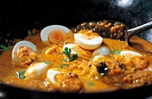 Curry, Curry mit hartgekochten Eiern und Korianderblättchen