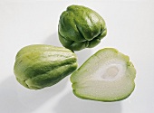 Gemüse aus aller Welt, Freisteller-3 hellgrüne, kleine Kürbisse