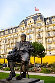 Denkmal für Vladimir Nabokov vor dem Palace Hotel in Montreux.