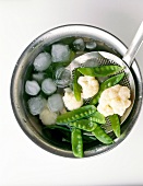 Step, Gemüse nach blanchieren in Eiswasser geben, Blumenkohl, Erbsen