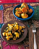 Indien - Kartoffeln gebraten und mit Bockshornklee in Tellern