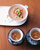 Spanien - Gazpacho und geeiste Tomatensuppe in Schälchen