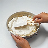 Buch der Kuchen und Torten: Step 5: Masse glattstreichen