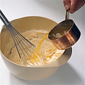 Buch der Kuchen und Torten: Käsekuchen, Step5, Butter zugeben