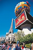 Hotel und Casino "Paris" in Las Vegas, bei Tag, Aufnahme von unten