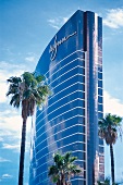Hotel "Wynn" in Las Vegas, Fassade, Aufnahme von unten, blau, bei Tag