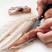 Fisch,  Step 5: Rogen mit Messer herausschneiden