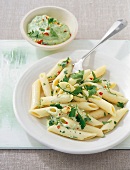 GuU-1 Nudel-50 Saucen, Penne mit Avo cado-Limetten-Sauce