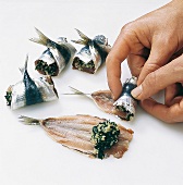 Fisch,  Step: Sardinen füllen aufrollen