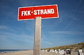 Schild: FKK-Strand 