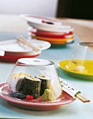 Sushi - Sushirollen unter Plasti khaube