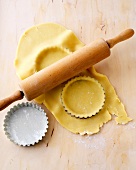 Sweet pastry rolled with rolling pin for preparation of quiches
