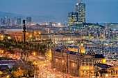 Barcelona, Abenddämmerung, Skyline, Yachthafen, Häuser, Straßen