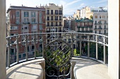 Blick vom Balkon des Hotels Casa Fuster auf Häuser, Barcelona, .