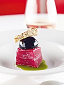 Thunfisch mit Essig-Estragon-Bonbons , grüne Sauce